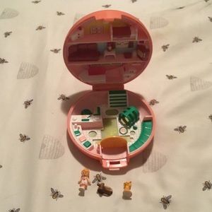 Vintage Polly pocket vet from 1998 all of the pieces
